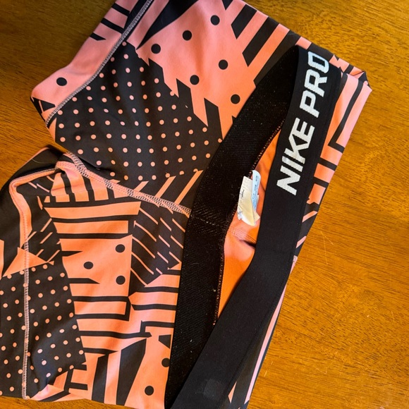 Nike Pro Shorts MEDIUM - Picture 8 of 8